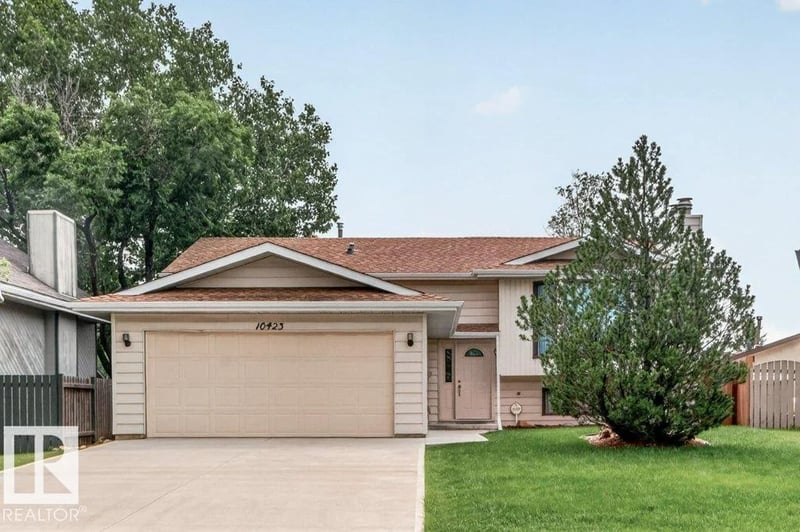 10423 33 AV NW, Edmonton, Alberta, T6J4B3, Edmonton, Alberta — photo 1 of 5