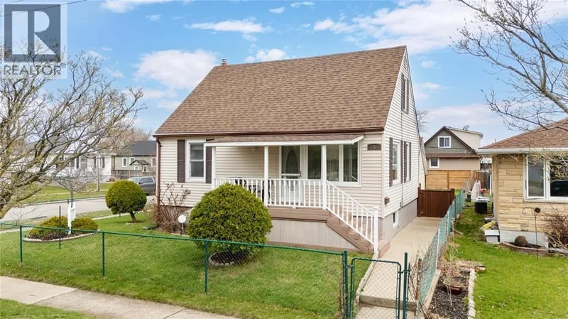 748 Alexander Street, Sarnia, Ontario, N7T5G8, Sarnia, Ontario — photo 1 of 5