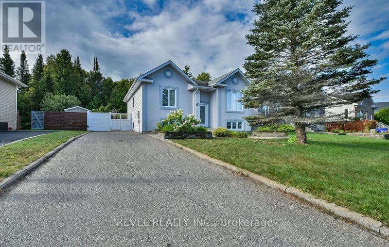 73 Jv Bonhomme Boulevard, Timmins (TNW - Vic Heights), Ontario, P4P0A2, Timmins (TNW - Vic Heights), Ontario — photo 1 of 5