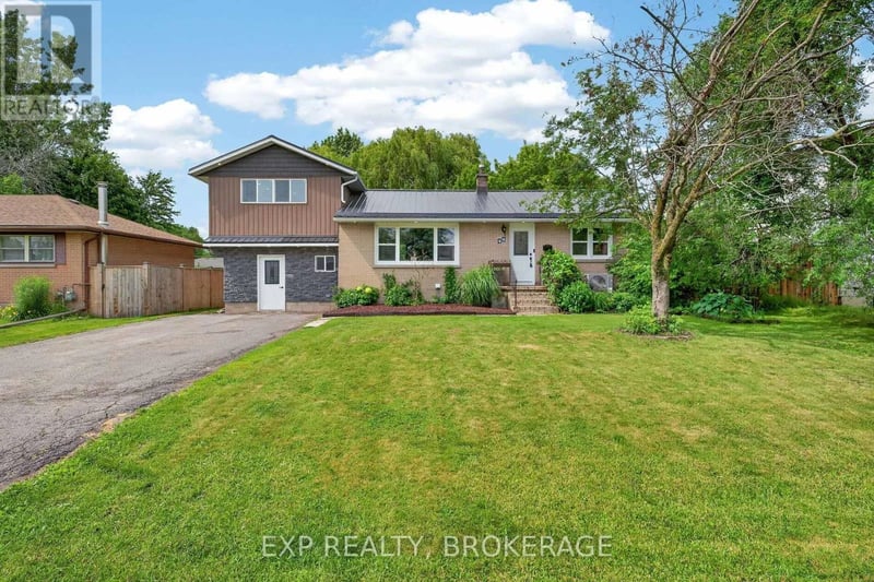44 Lennox Street, Kingston (City SouthWest), Ontario, K7M4S4, Kingston (City SouthWest), Ontario — photo 1 of 5