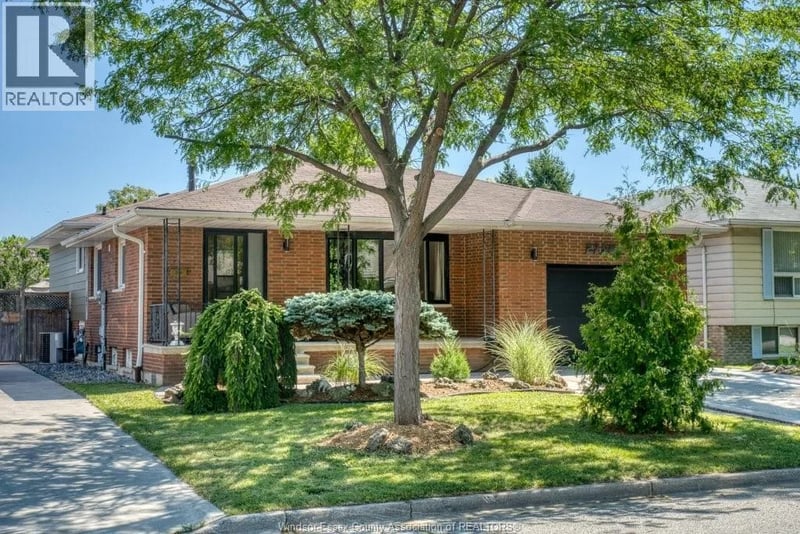 2954 RUSHTON, Windsor, Ontario, N8R1M4, Windsor, Ontario — photo 1 of 5