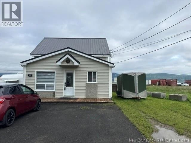 87 Vanier Street, Campbellton, New Brunswick, E3N1T8, Campbellton, New Brunswick — photo 1 of 5