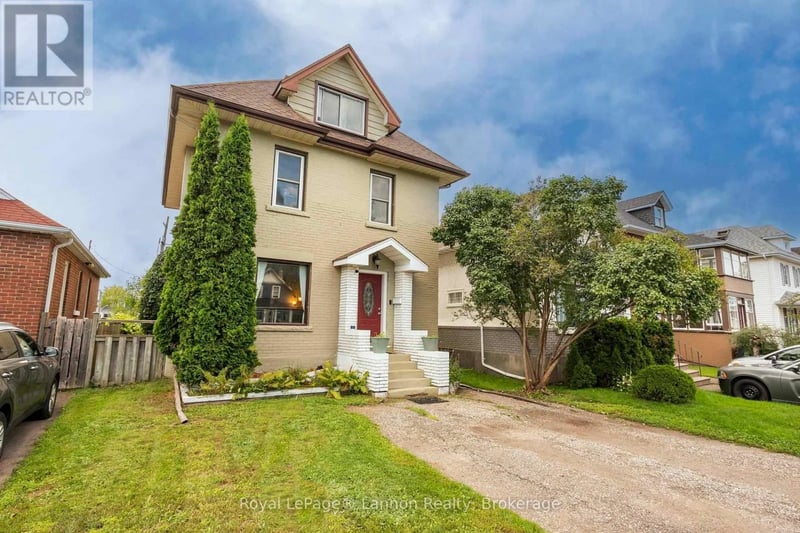 223 Marks St S, Thunder Bay (McKeller Park), Ontario, P7E1L9, Thunder Bay (McKeller Park), Ontario — photo 1 of 5