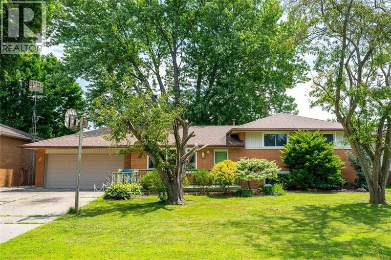 8 PARRY Drive, Chatham, Ontario, N7L2H8, Chatham, Ontario — photo 1 of 5