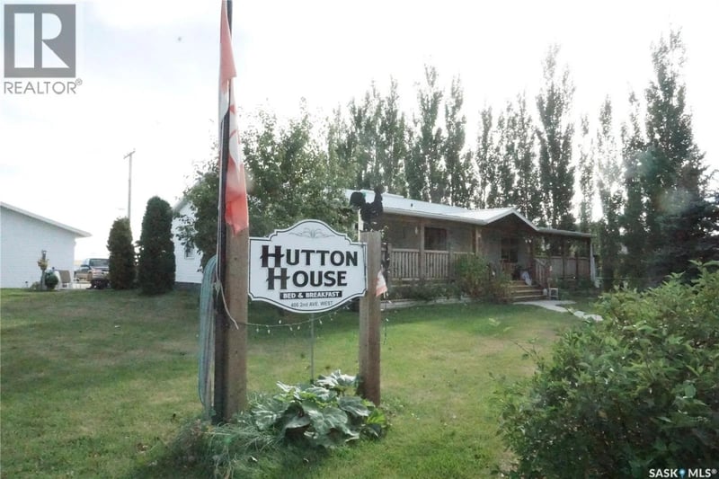 406 2nd AVENUE W, Riverhurst, Saskatchewan, S0H3P0, Riverhurst, Saskatchewan — photo 1 of 5