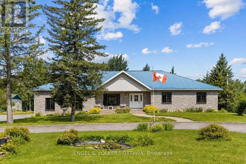 3805 Big Rideau Lake Road, Rideau Lakes, Ontario, K0G1V0, Rideau Lakes, Ontario — photo 1 of 5