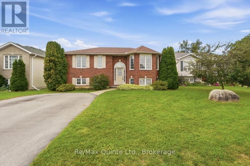 6 Chisholm Square, Belleville (Belleville Ward), Ontario, K8N5Z4, Belleville (Belleville Ward), Ontario — photo 1 of 5