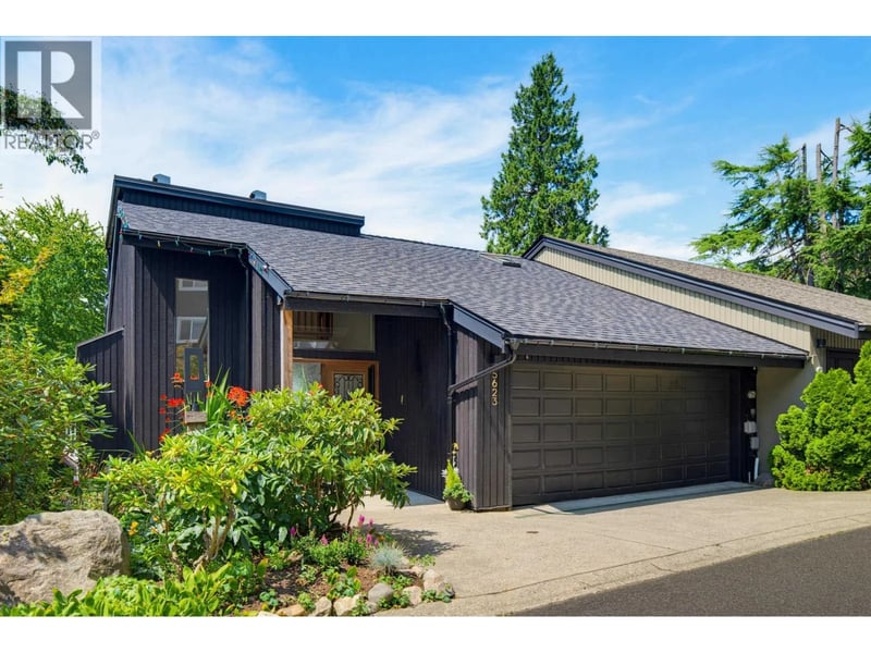 5623 EAGLE Court, North Vancouver, British Columbia, V7R4V4, North Vancouver, British Columbia — photo 1 of 5