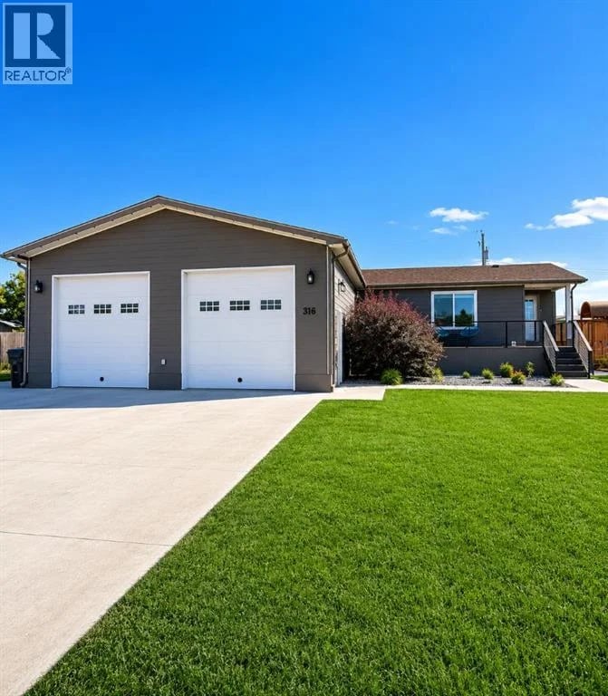 316 5 Avenue, Burdett, Alberta, T0K0J0, Burdett, Alberta — photo 1 of 5