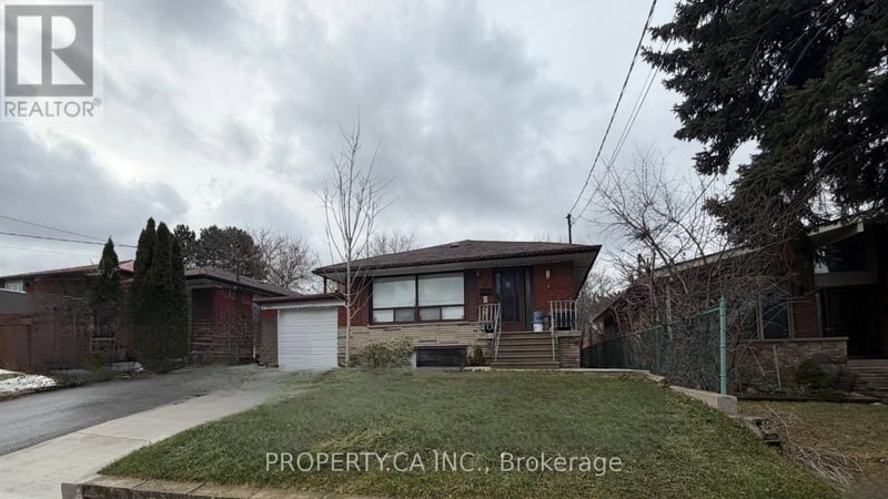 46 Hove Street, Toronto (Bathurst Manor), Ontario, M3H4Y9, Toronto (Bathurst Manor), Ontario — photo 1 of 5