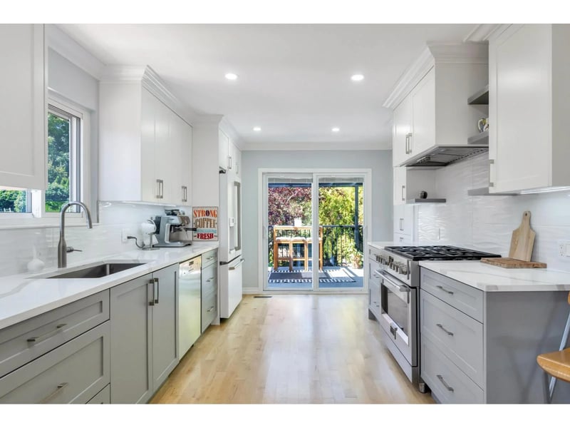 871 KENT Street, White Rock, British Columbia, V4B4S7, White Rock, British Columbia — photo 1 of 5