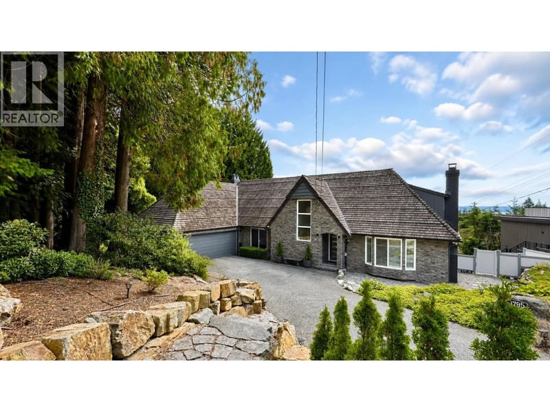 4785 ESTEVAN Place, West Vancouver, British Columbia, V7W1H1, West Vancouver, British Columbia — photo 1 of 5