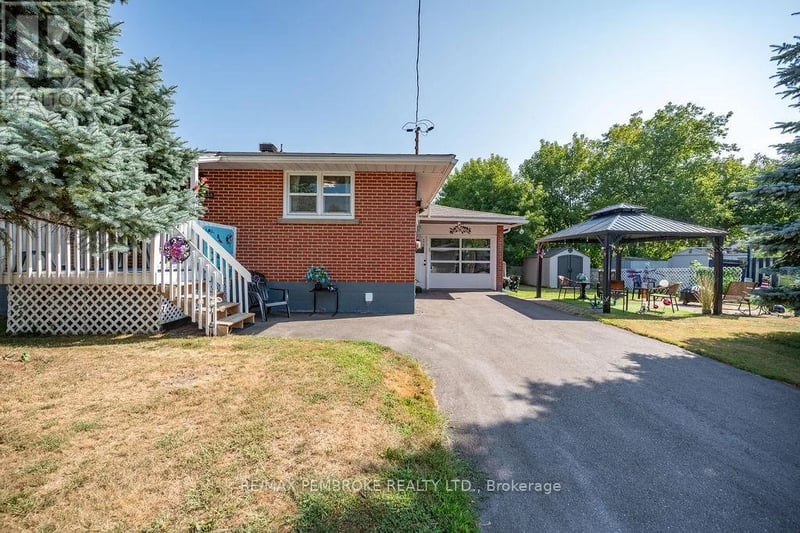 335 Willard Street, Pembroke, Ontario, K8A3T8, Pembroke, Ontario — photo 1 of 5
