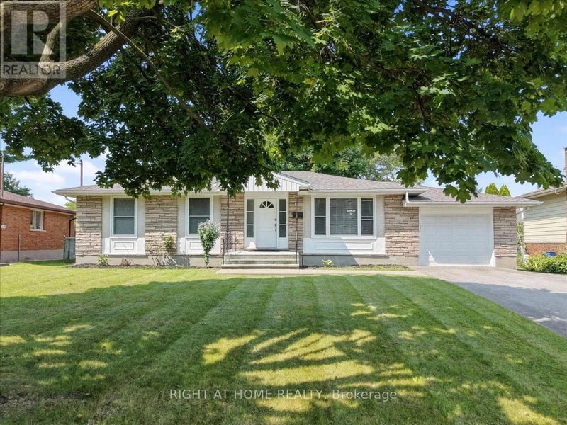 43 Monarch Park Drive, St. Catharines (Vine/Linwell), Ontario, L2M3K8, St. Catharines (Vine/Linwell), Ontario — photo 1 of 5
