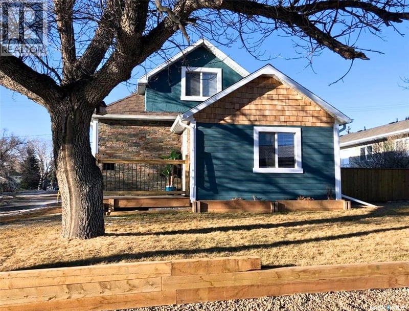 707 N Railway STREET E, Swift Current, Saskatchewan, S9H1E1, Swift Current, Saskatchewan — photo 1 of 5