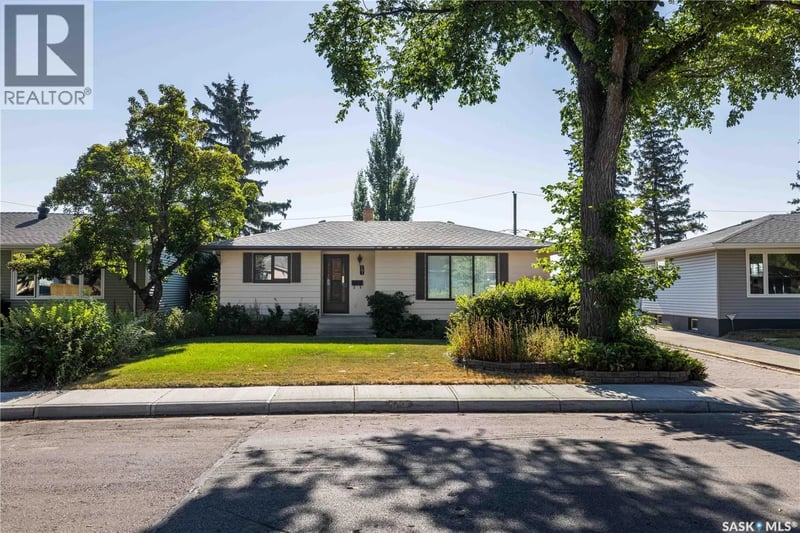 27 Ellison CRESCENT, Regina, Saskatchewan, S4R4V4, Regina, Saskatchewan — photo 1 of 5