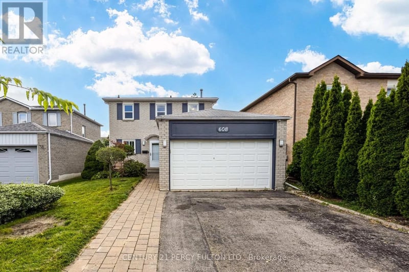 608 Beckworth Square, Pickering (Amberlea), Ontario, L1V3X4, Pickering (Amberlea), Ontario — photo 1 of 5