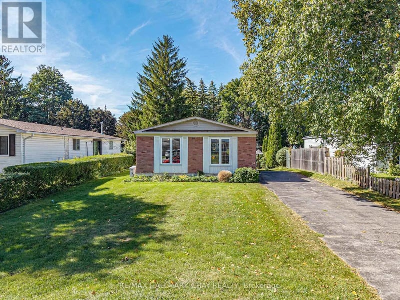 32 Park Crescent, New Tecumseth (Tottenham), Ontario, L0G1W0, New Tecumseth (Tottenham), Ontario — photo 1 of 5