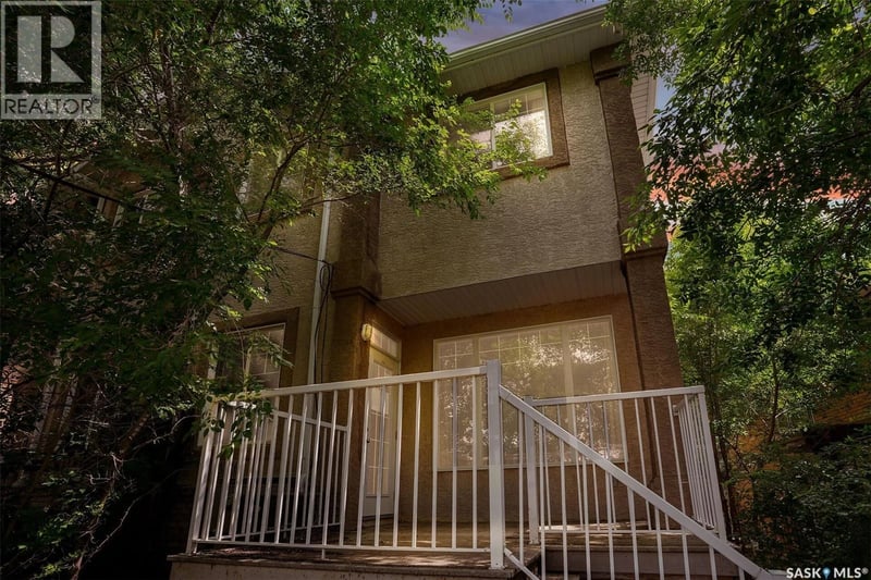 3876 Robinson STREET, Regina, Saskatchewan, S4S3C6, Regina, Saskatchewan — photo 1 of 5