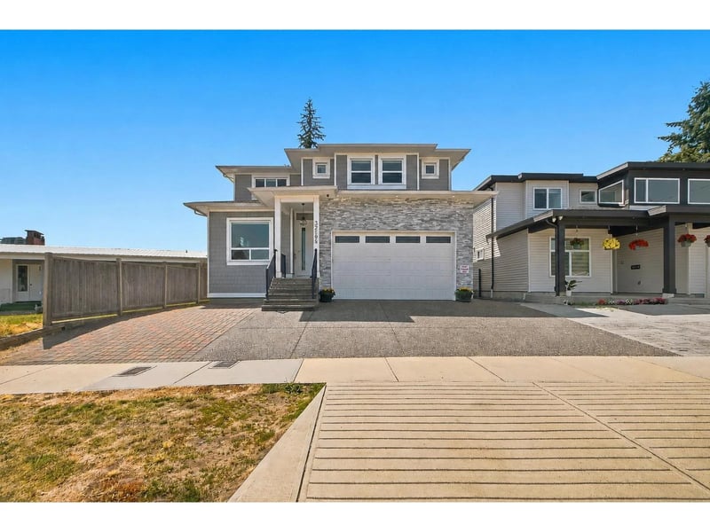 32594 PEARDONVILLE Road, Abbotsford, British Columbia, V2T1N3, Abbotsford, British Columbia — photo 1 of 5