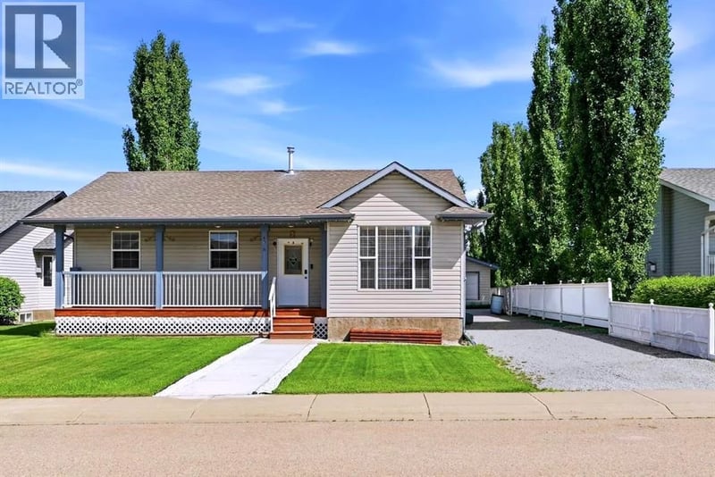 4518 54A Avenue Crescent, Innisfail, Alberta, T4G1X8, Innisfail, Alberta — photo 1 of 5