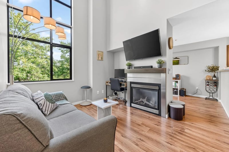 #416 10866 CITY Parkway, Surrey, British Columbia, V3T5W9, Surrey, British Columbia — photo 1 of 5