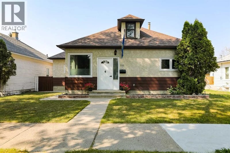 732 12B Street North, Lethbridge, Alberta, T1H2L9, Lethbridge, Alberta — photo 1 of 5