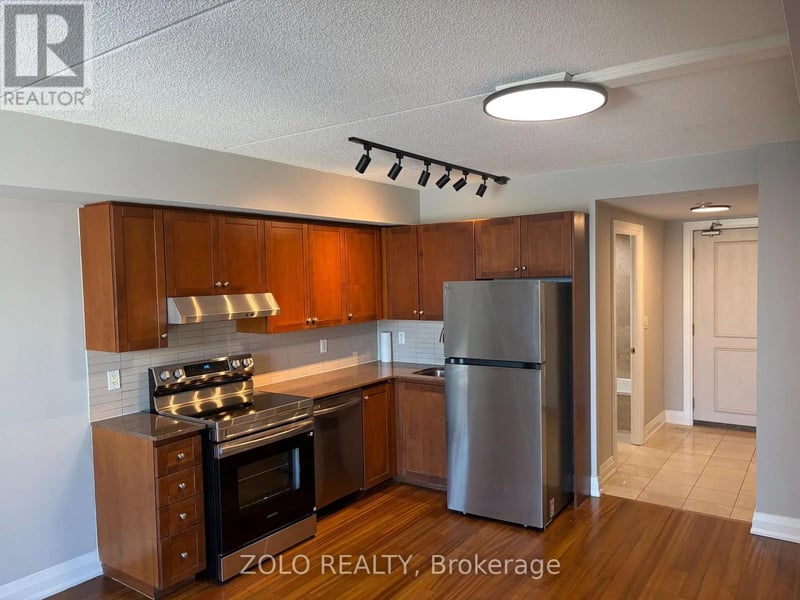 #407 2737 Keele Street, Toronto (Downsview-Roding-CFB), Ontario, M3M2E9, Toronto (Downsview-Roding-CFB), Ontario — photo 1 of 5