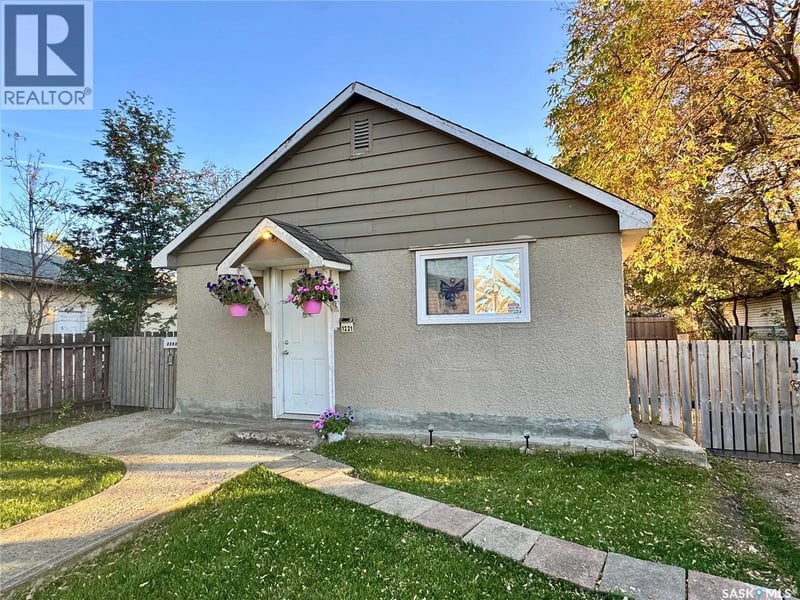 1221 14th STREET W, Prince Albert, Saskatchewan, S6V3M8, Prince Albert, Saskatchewan — photo 1 of 5