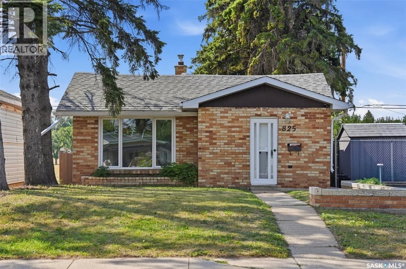 825 L AVENUE N, Saskatoon, Saskatchewan, S7L2R3, Saskatoon, Saskatchewan — photo 1 of 5