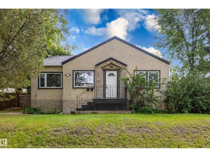12811 117 AV NW, Edmonton, Alberta, T5M3H2, Edmonton, Alberta — photo 1 of 5