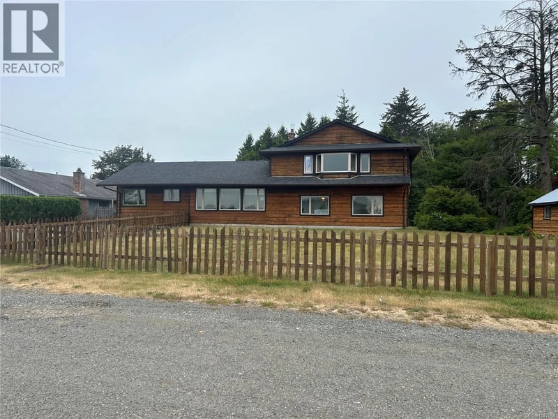 3910 Island Highway South, Campbell River, British Columbia, V9H1M1, Campbell River, British Columbia — photo 1 of 5
