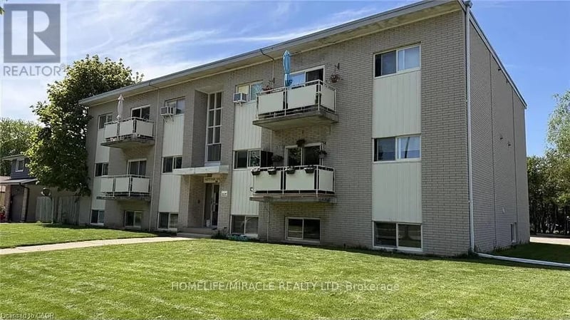 #202 206 Indian Road, Kitchener, Ontario, N2B2S9, Kitchener, Ontario — photo 1 of 5