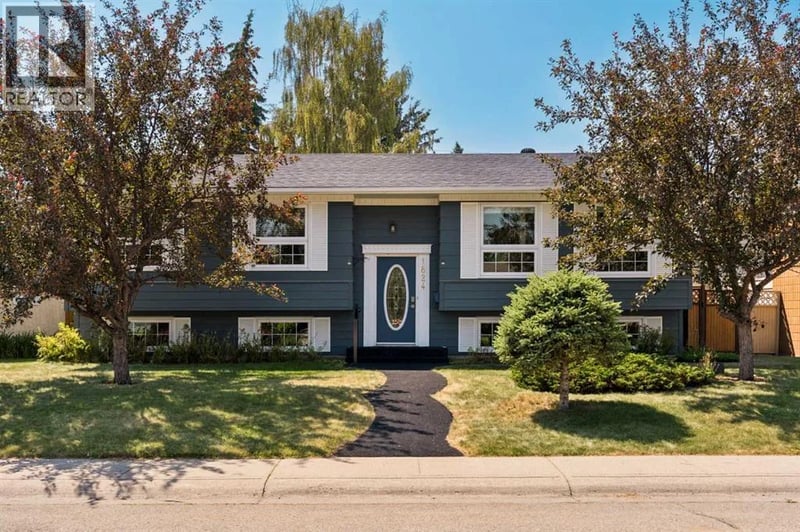 1824 Lake Bonavista Drive Southeast, Calgary, Alberta, T2J3A9, Calgary, Alberta — photo 1 of 5