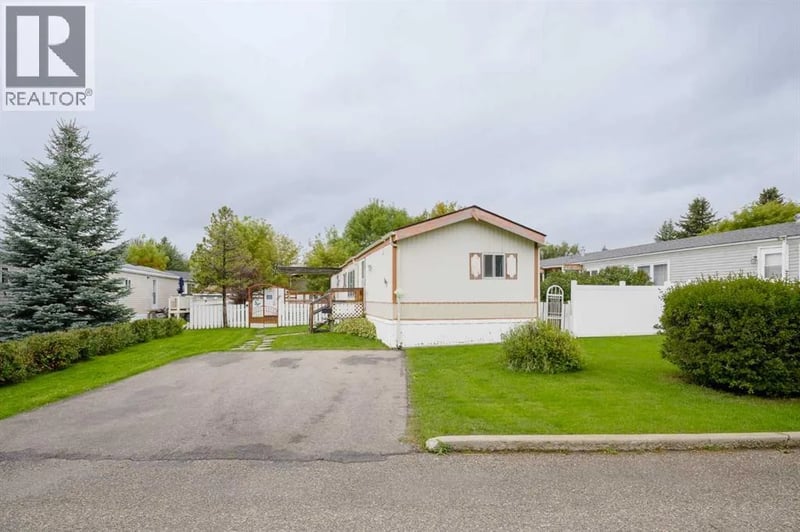 107 Heritage Drive, Okotoks, Alberta, T1S1M4, Okotoks, Alberta — photo 1 of 5