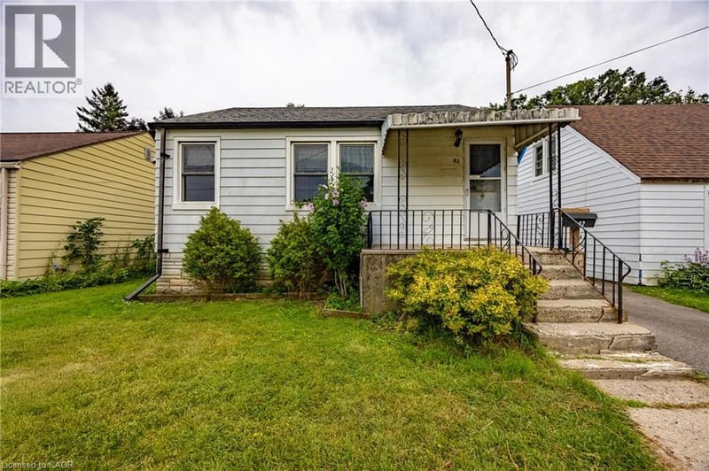 82 SALISBURY Avenue, Brantford, Ontario, N3S1N2, Brantford, Ontario — photo 1 of 5