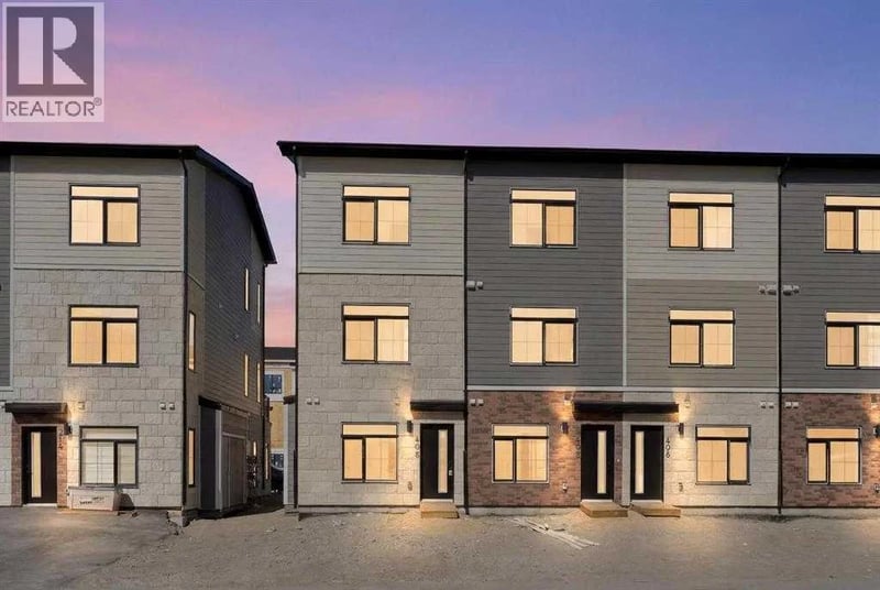 156 Park Street, Cochrane, Alberta, T4C3H3, Cochrane, Alberta — photo 1 of 5