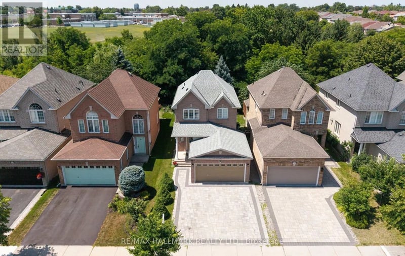 17 Rushingbrook Drive, Richmond Hill (Rouge Woods), Ontario, L4S1W6, Richmond Hill (Rouge Woods), Ontario — photo 1 of 5