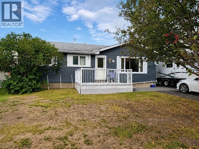 607 6 Avenue, Beaverlodge, Alberta, T0H0C0, Beaverlodge, Alberta — photo 1 of 5
