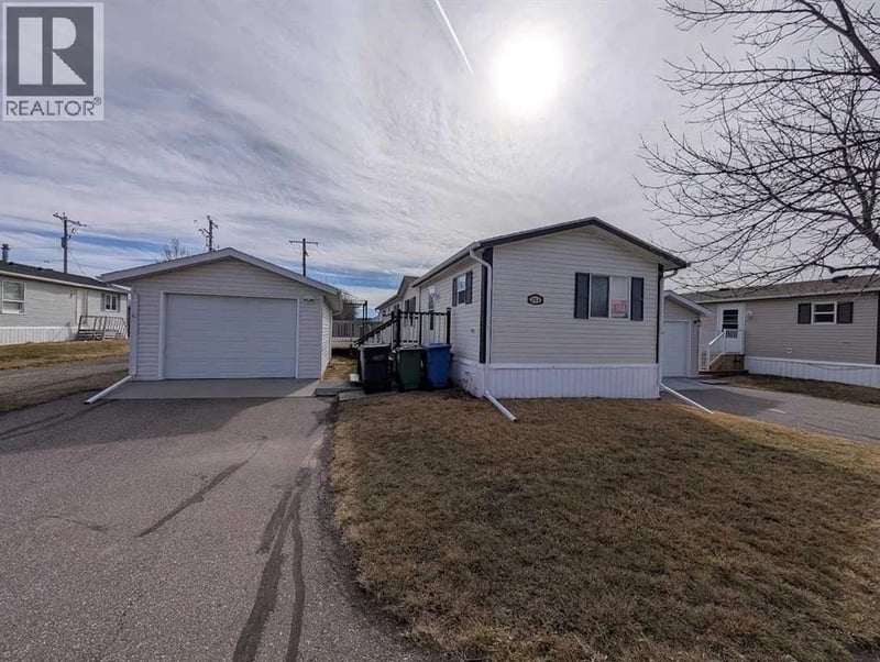 211 Railway Avenue, Coaldale, Alberta, T1M0A8, Coaldale, Alberta — photo 1 of 5