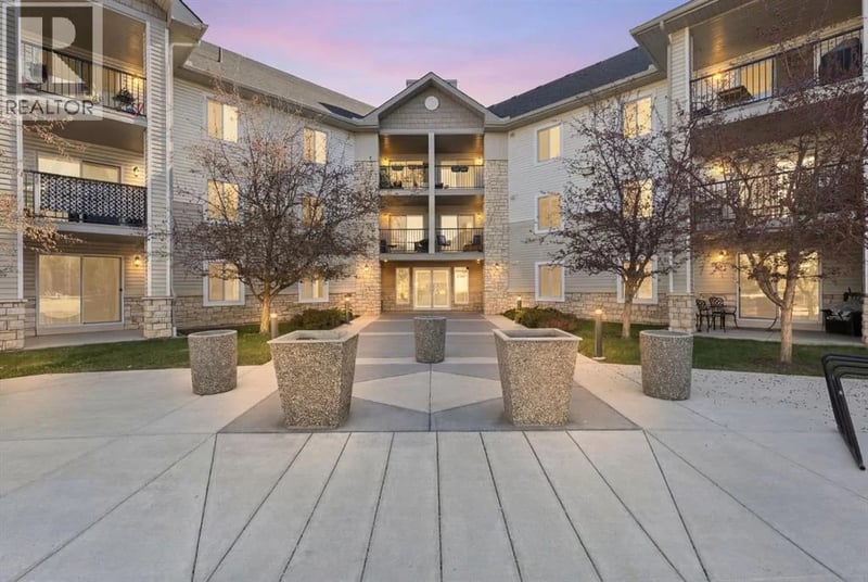 2371 Eversyde Avenue Southwest, Calgary, Alberta, T2Y5B8, Calgary, Alberta — photo 1 of 5