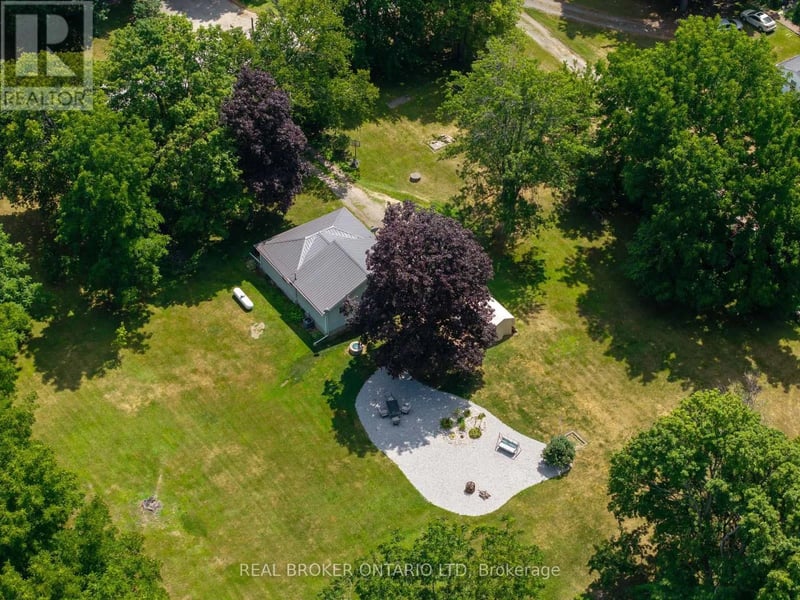 15 Middlemiss Avenue, Southwest Middlesex (Middlemiss), Ontario, N0L1T0, Southwest Middlesex (Middlemiss), Ontario — photo 1 of 5