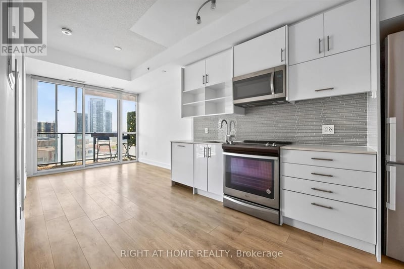 #712 128 Fairview Mall Drive, Toronto (Don Valley Village), Ontario, M2J0E8, Toronto (Don Valley Village), Ontario — photo 1 of 5