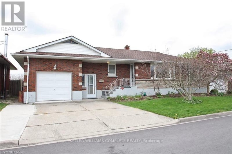 #Upper 6 Myrtle Avenue, St. Catharines (Lakeport), Ontario, L2M5W1, St. Catharines (Lakeport), Ontario — photo 1 of 5