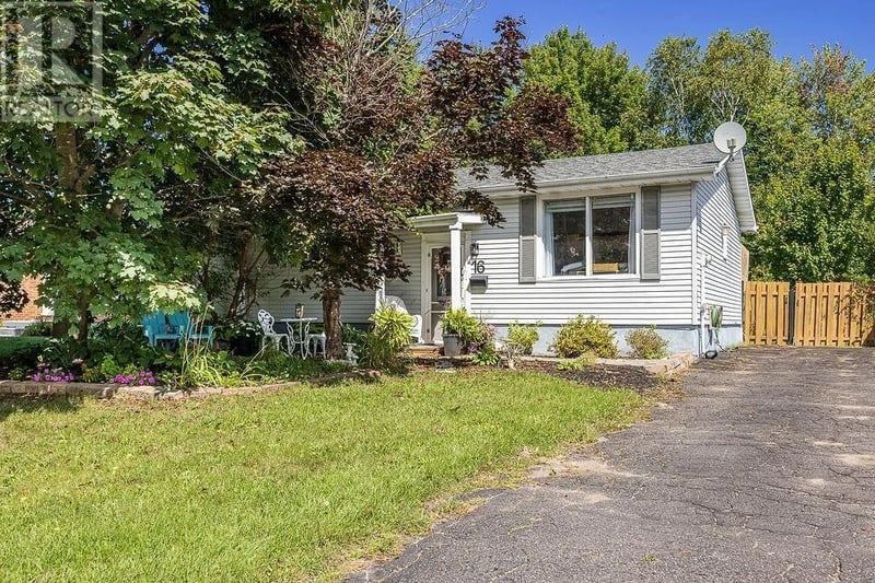 16 Griffon ST, Sault Ste. Marie, Ontario, P6A5S7, Sault Ste. Marie, Ontario — photo 1 of 5