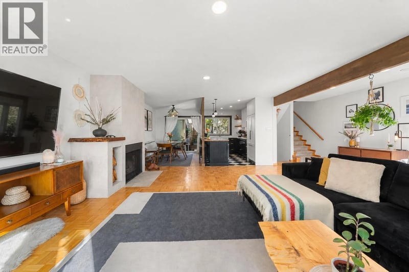 1952 CHESTERFIELD Avenue, North Vancouver, British Columbia, V7M2P5, North Vancouver, British Columbia — photo 1 of 5