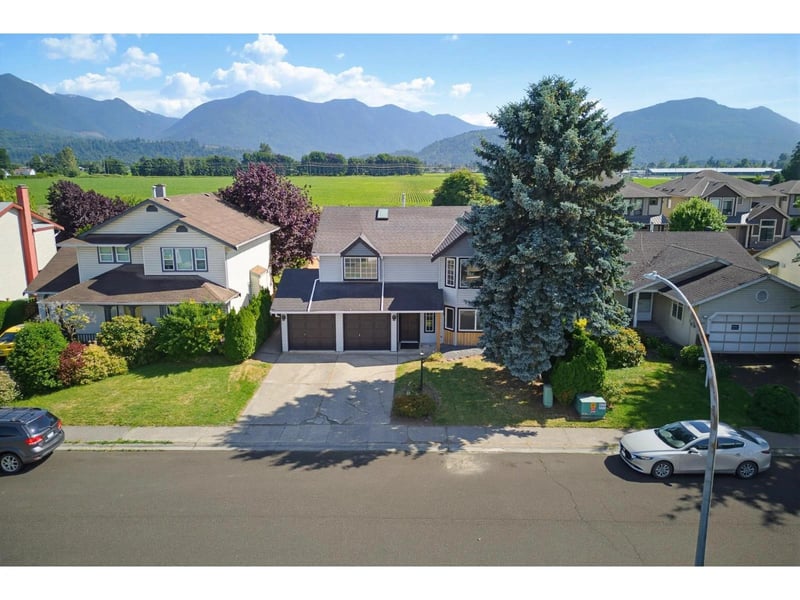 45170 BLUEJAY Avenue, Sardis, British Columbia, V2R2V2, Sardis, British Columbia — photo 1 of 5