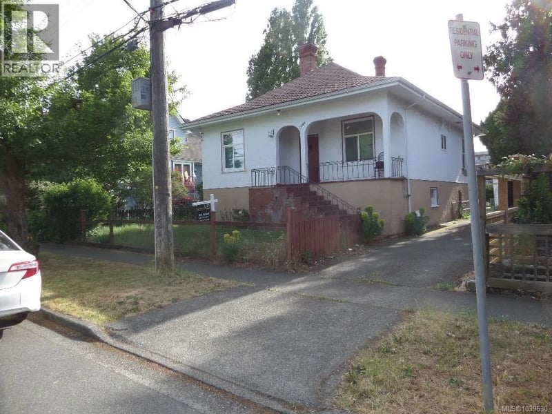 1606 Bank Street, Victoria, British Columbia, V8R4V4, Victoria, British Columbia — photo 1 of 5