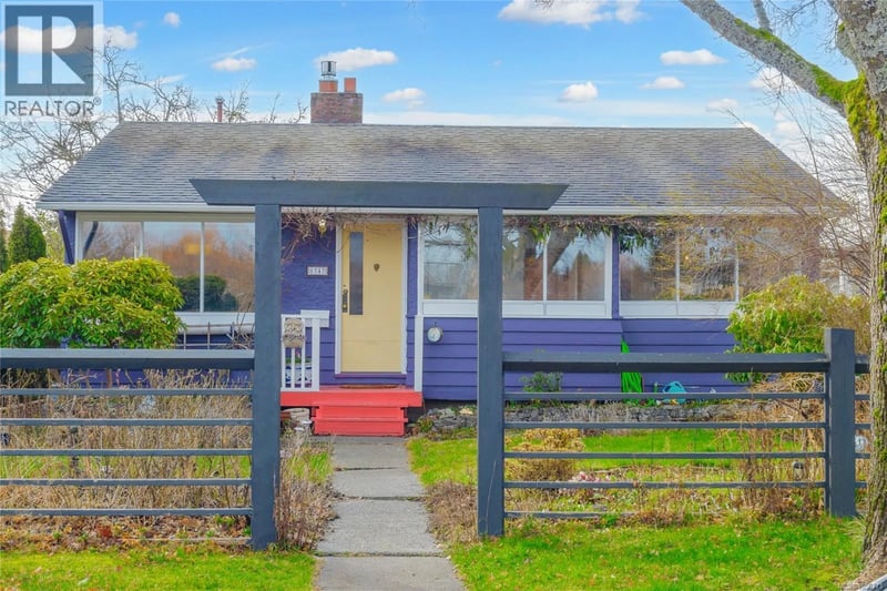 1747 Newton Street, Victoria, British Columbia, V8R2R1, Victoria, British Columbia — photo 1 of 5