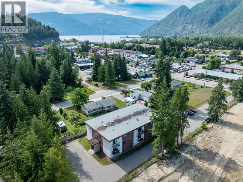 #204 409 Main Street, Sicamous, British Columbia, V0E2V0, Sicamous, British Columbia — photo 1 of 5